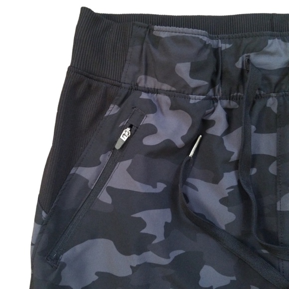 Apana Women's Lightweight Camo‎ Joggers Size: Medium - Picture 4 of 9